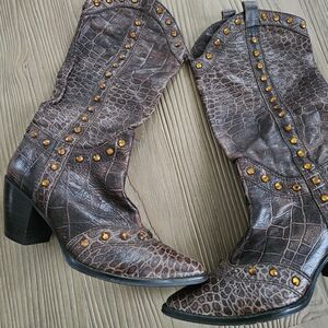Vero Cuoio Brown Studded Women's Genuine Leather Boots Size 7.5